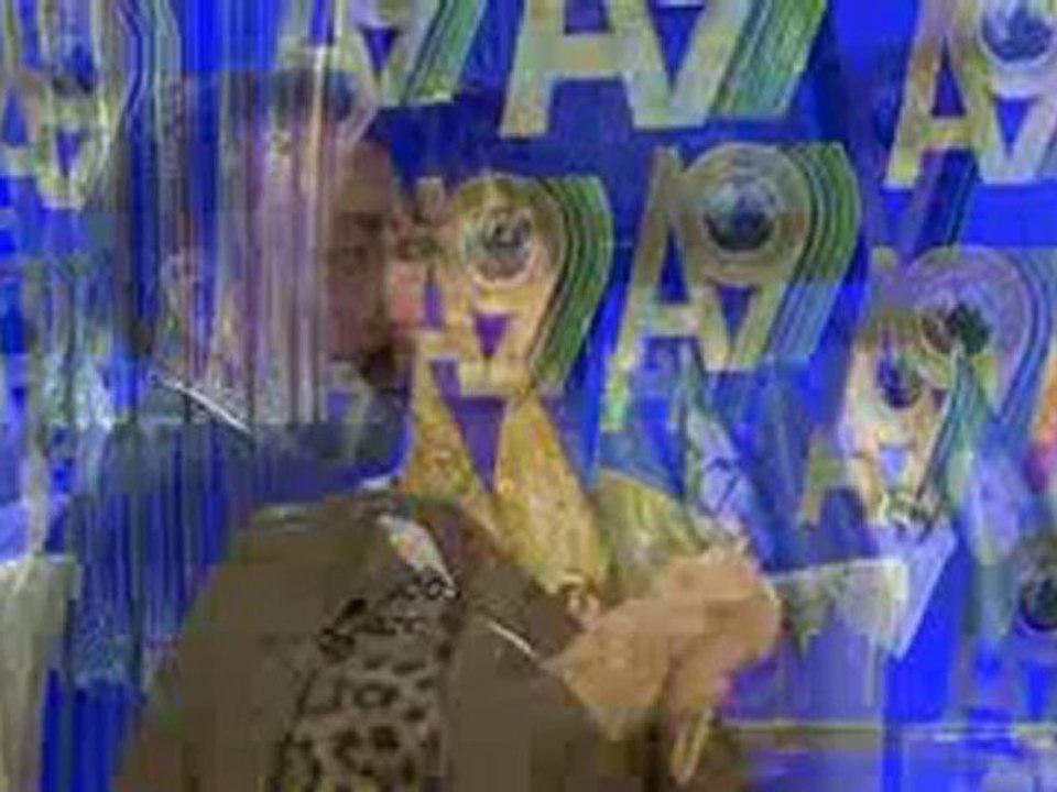 Hilmi Yavuz hocamız çok değerli bir insandır.