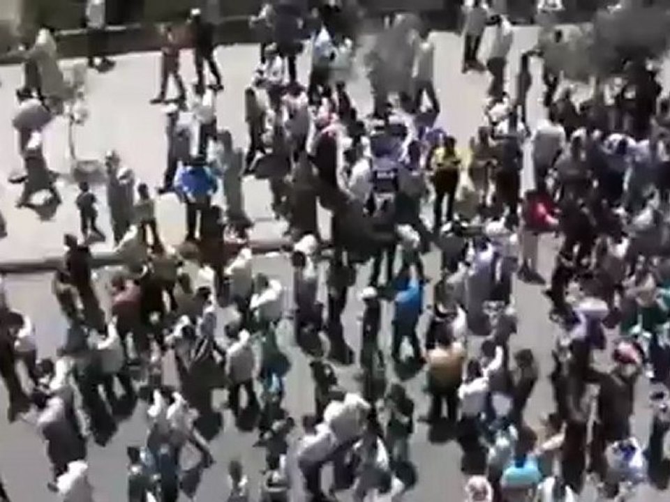 Syria فري برس هام جدا حمص الصامدة الوعر إطلاق نار على موكب تشييع الشهيد حمزة نواف العبيد 14 6 2012 Homs