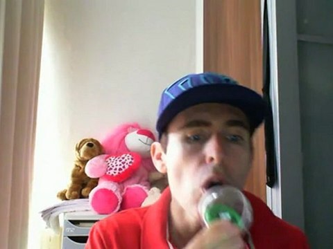 Wiwi égratigne la femme aux bijoux de Georgette Plana