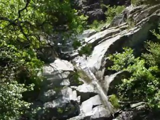 Canyoning Ardèche : toboggan dans le Saut de la Dame