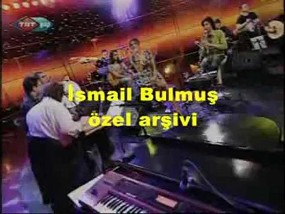 Şevval SAM   "Benzemez kimse sana tavrına hayran olayım"