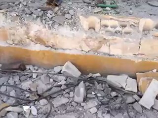 下载视频: Syria فري برس  حلب الاتارب اثار القصف الصاروخي على منازل المدينين العزل 15 6 2012 Aleppo