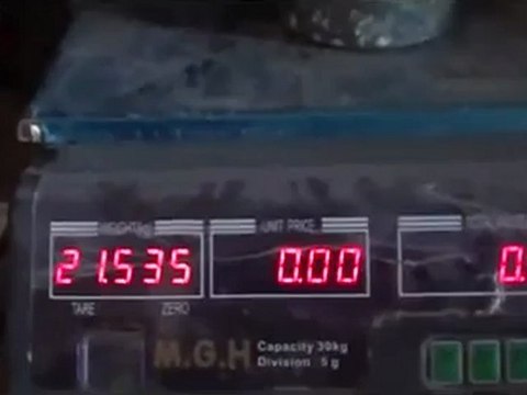 Syria فري برس حمص الرستن وزن قذيفة الدبابات التي تقصف الرستن13 6 2012 Homs