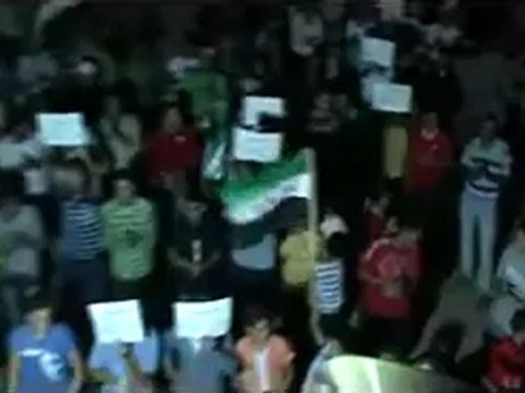 Syria فري برس حماه المحتلة المنشد ابو مالك يبكي وهو ينشد للشهيد على منصه باب قبلي 14 6 2012 Hama