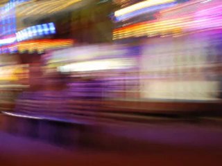 PARTOUT ET NULLE PART