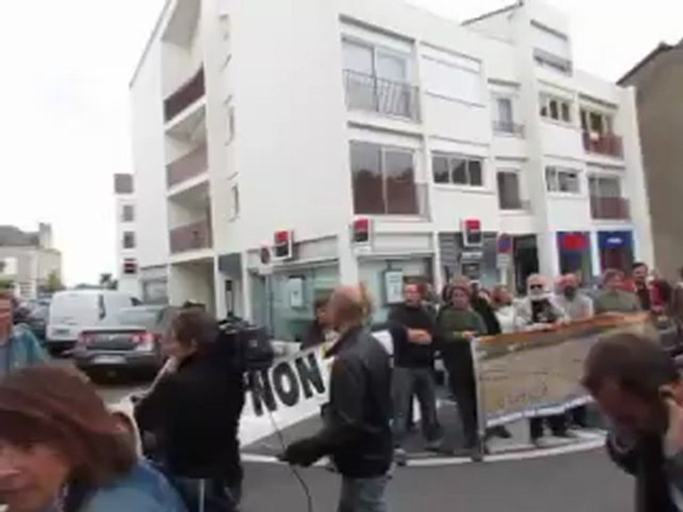 Les anti aéroport NDDL devant Jean-Marc Ayrault