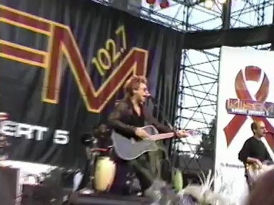 Sommer-Leder-Outfits, die die Stars lieben