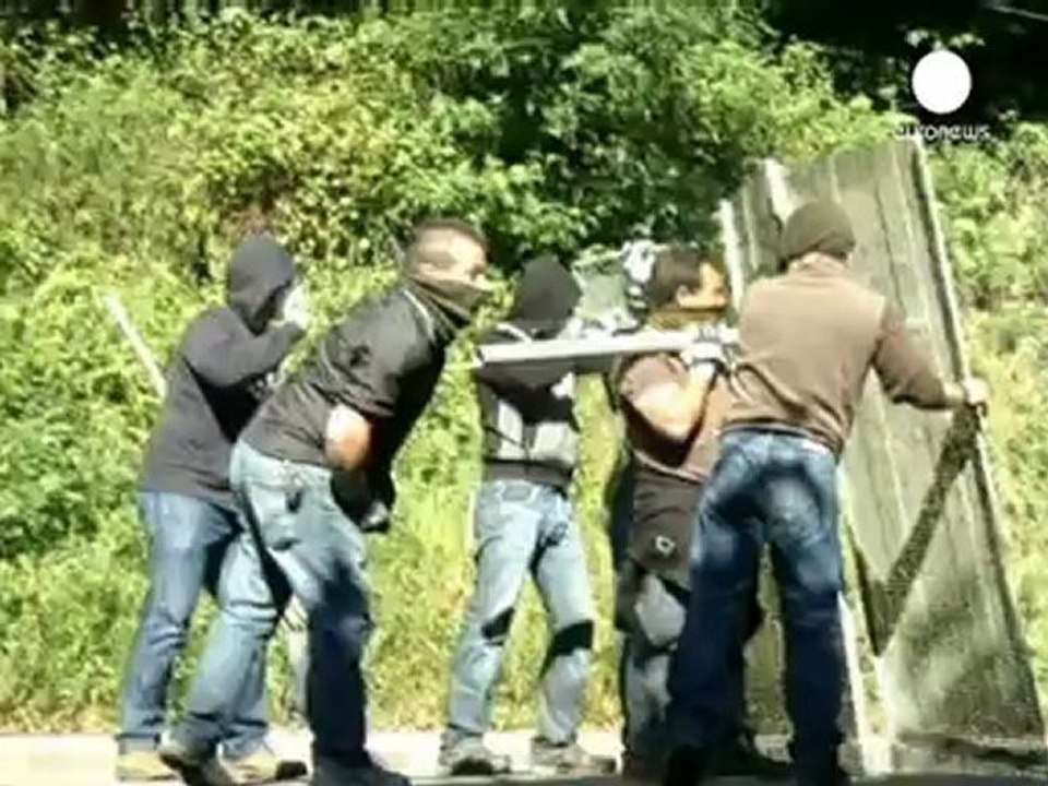 Spain: Striking miners scuffle with police