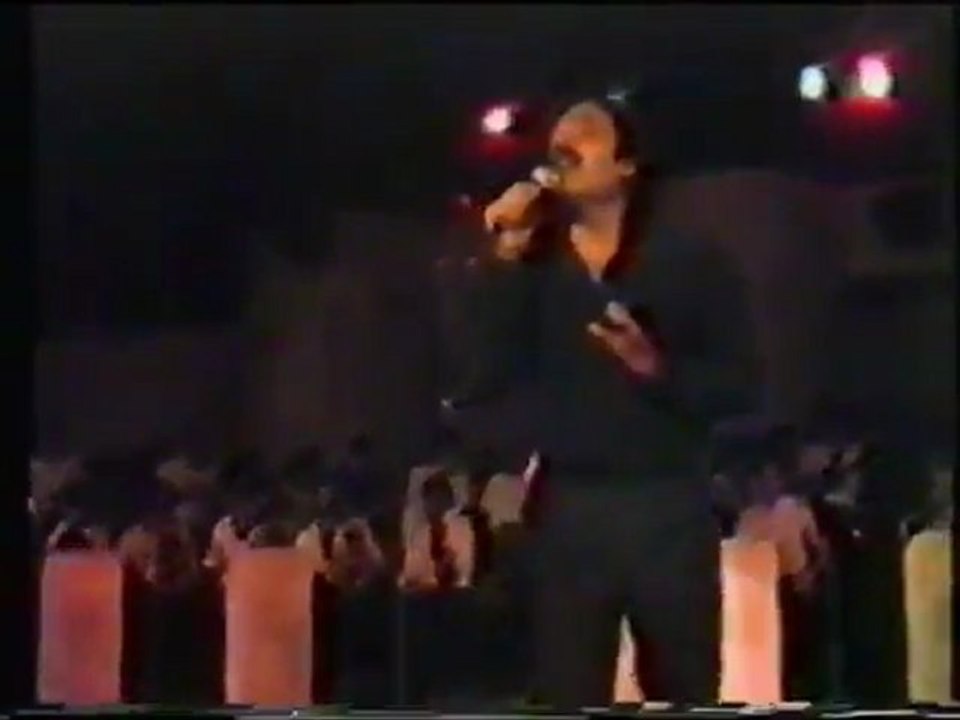 Ferdi Tayfur / Bizim Sokaklar ( Gülhane Konserinden )