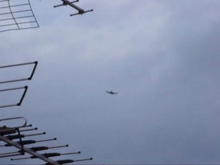 BruléParlesilluminés – Avions 10 – Petit avion pile au-dessus - Mai 2012