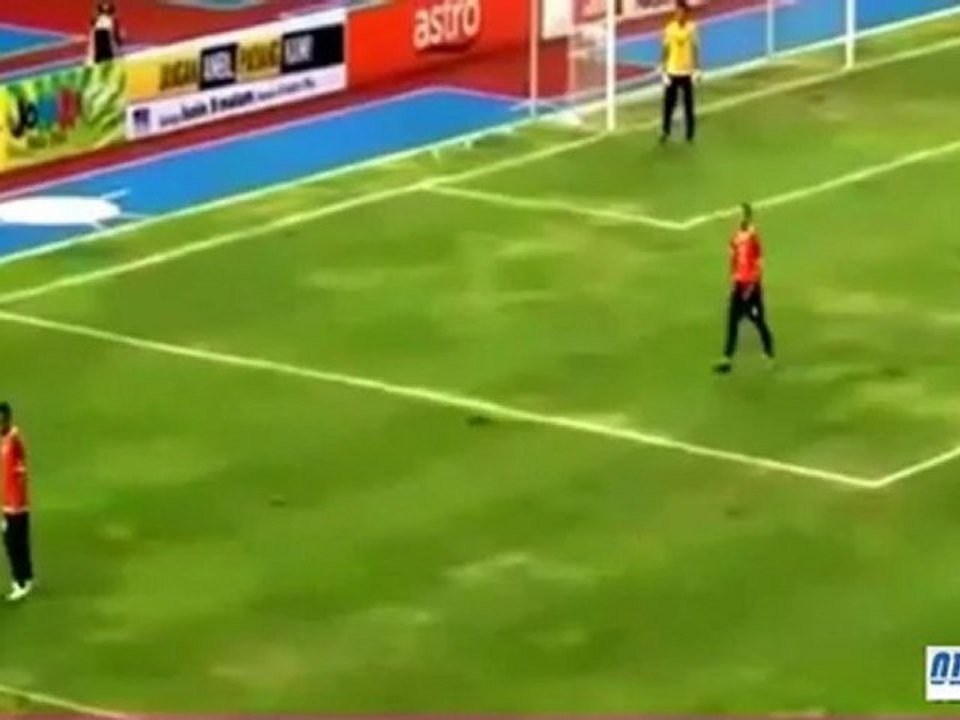 لاعب يحاول تقليد مهارة نيمار