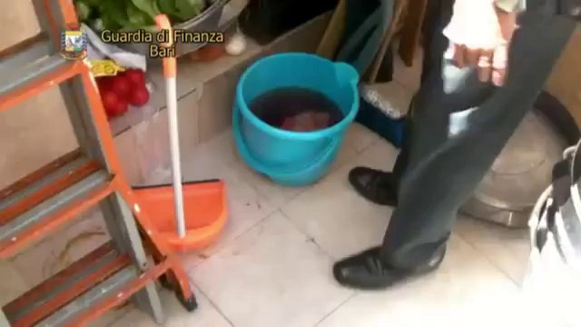 Putignano (BA) - La Gdf sequestra catering cinese (08.06.12)