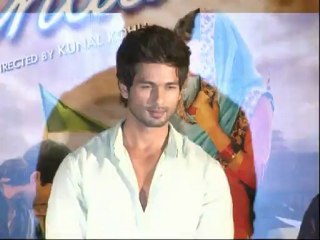 Sexy Deepika Padukone and Shahid Kapoor Bags Karan Johar's Next - Bollywood News