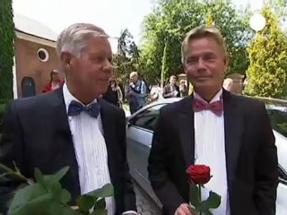 Dinamarca celebró este viernes su primera boda gay en...