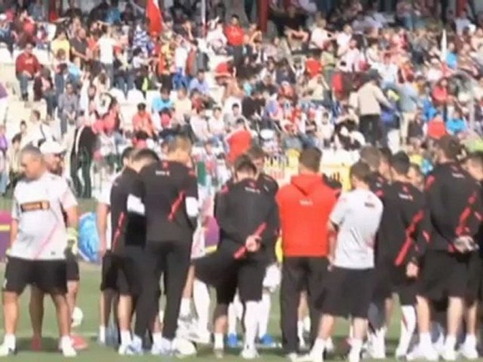 Entwicklungshilfe EM! Walesa freut sich diebisch