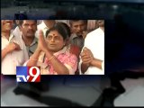 Y.S. Vijayamma speaks to media