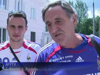 L'équipe de France rend hommage à Thierry Roland