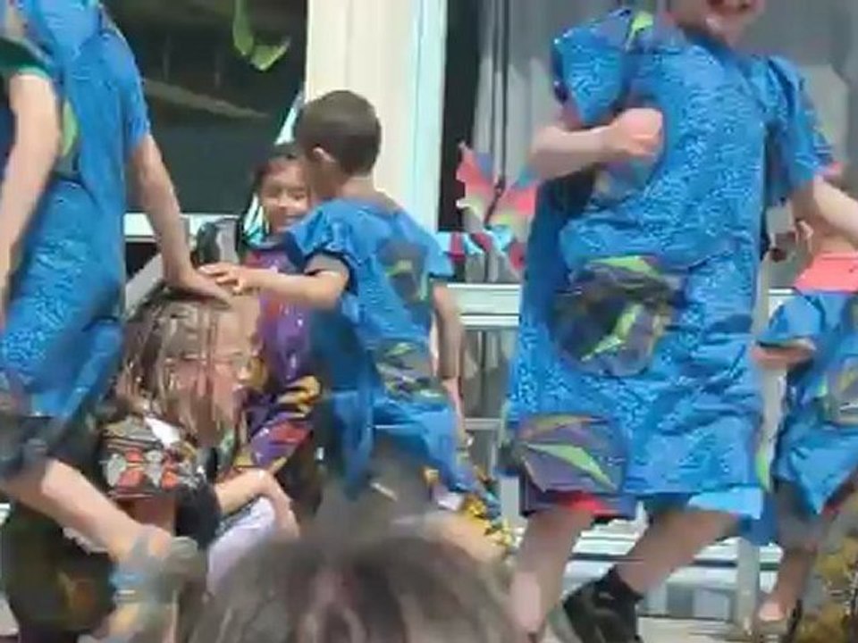 Lilou à la fête des écoles, classe de moyenne section Mme Dumont