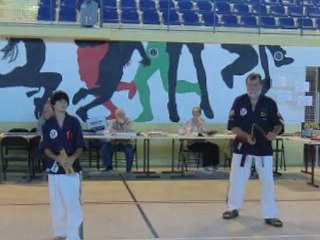 Kata de nunchaku Sanpo tournée à une démo à Bages le 16 juin 2012