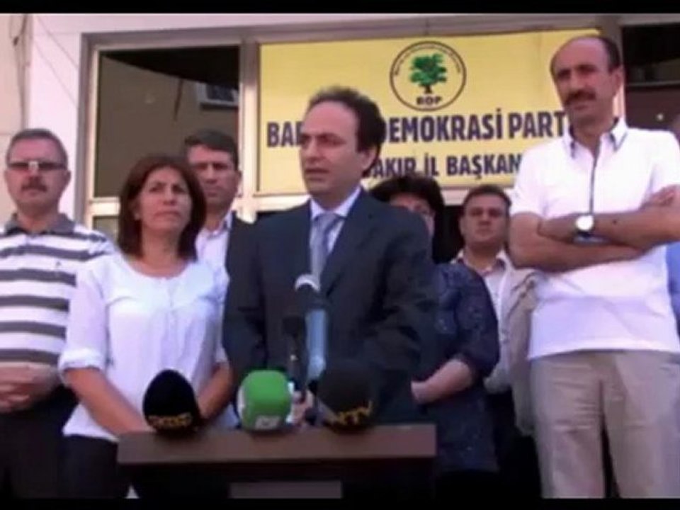 O.Baydermîr Kurdistan mêtingeh e, akpfaşîzm e, dewleta tirk faşîst e. Berxwedan jiyan e, Jiyan berxwedan e.-20120611