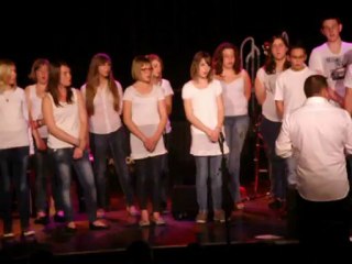 le 15 06 12 adeline et des éléves du colleges de grenay participent a la chorale