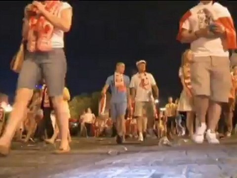 Tristeza de los aficionados polacos luego de la eliminacion de su equipo