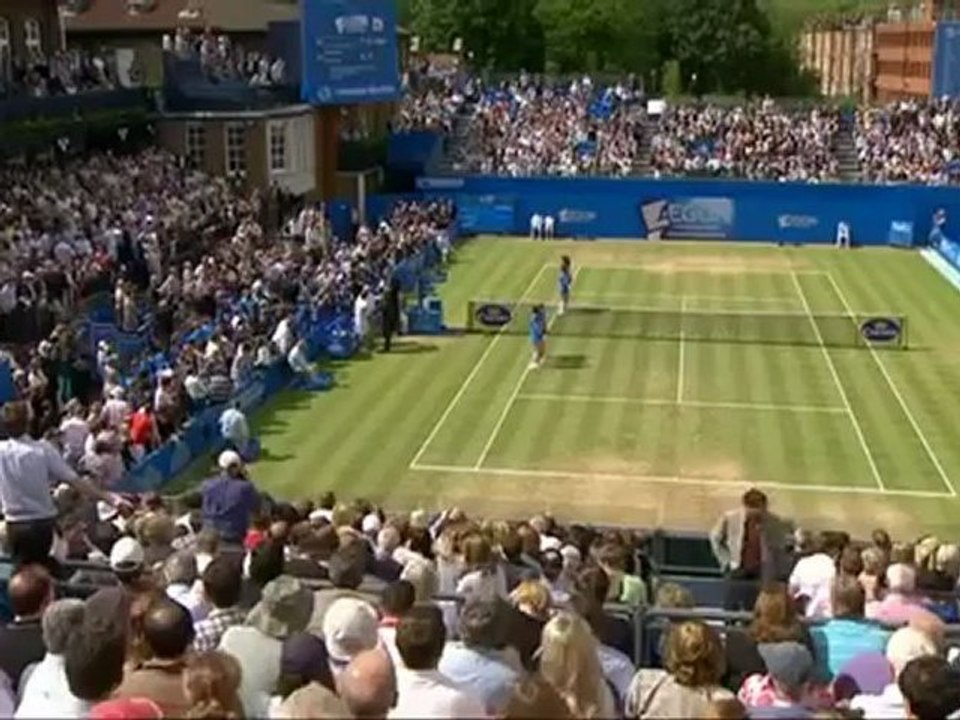 David Nalbandian kicks linesman