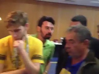 Ελληνες δημοσιογράφοι βλέπουν τα exit polls