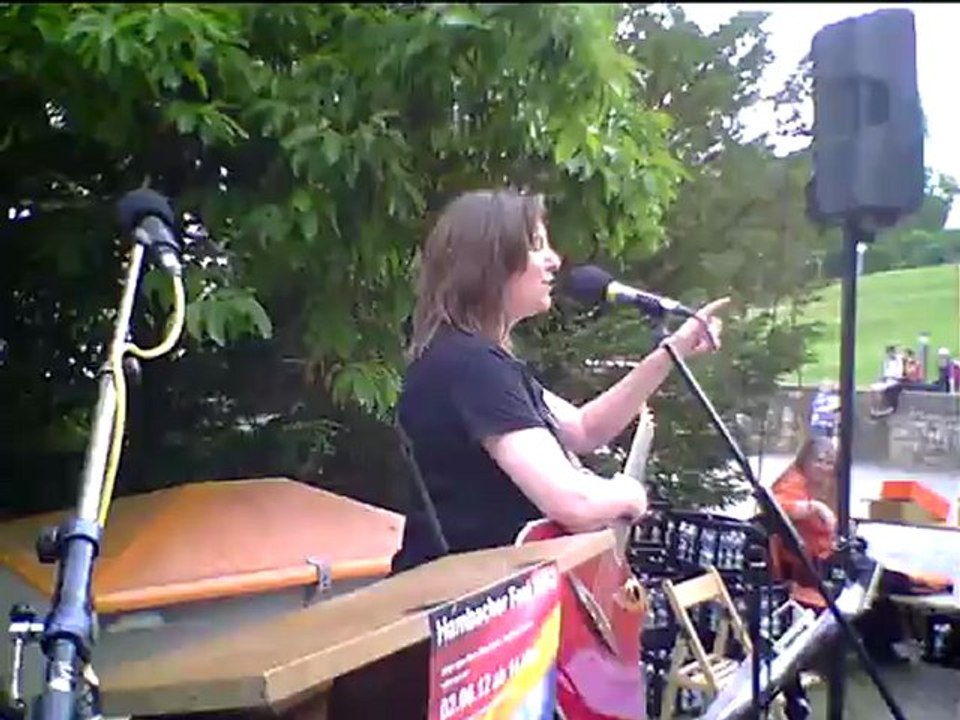 Hambacher fest 2.012 sängerin  occupysong und  gedicht  - donkischott