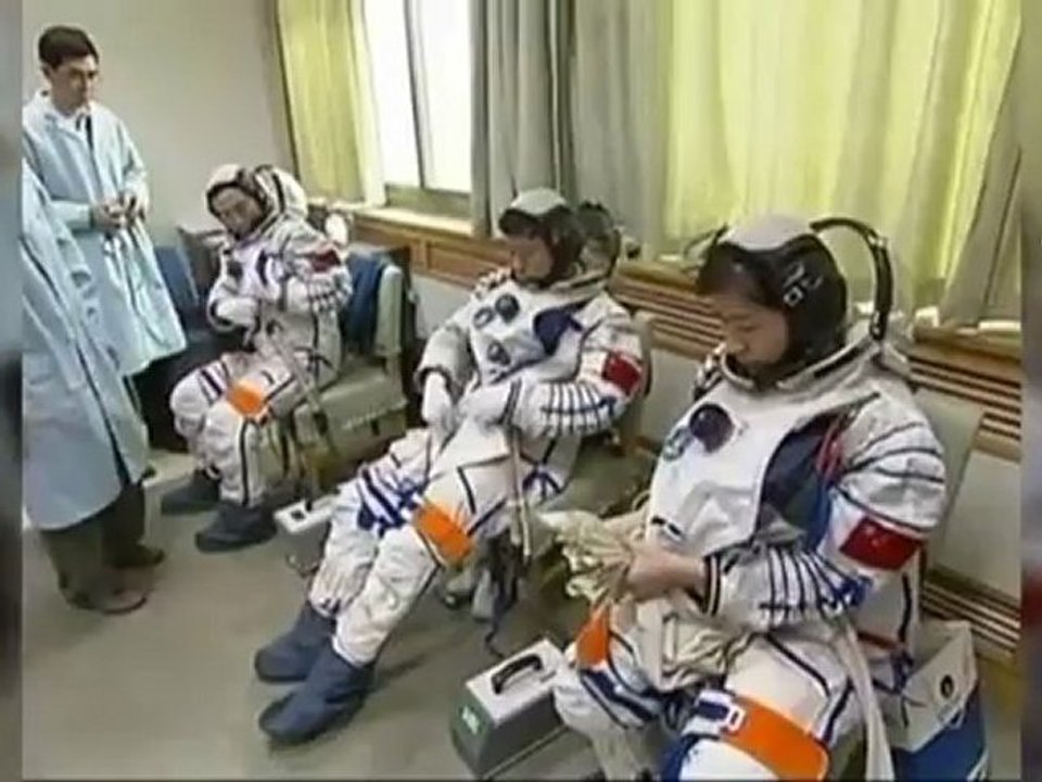 euronewsru - Первая китаянка отправится в космос [H.264 360p]