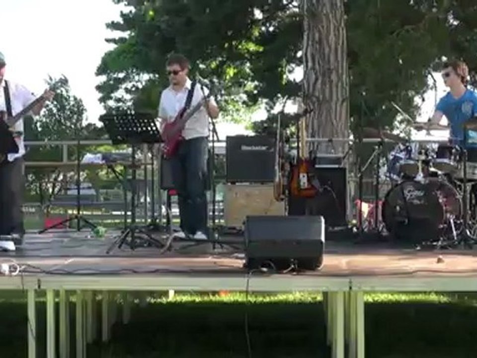 Pars mon engin by Flying Sharks