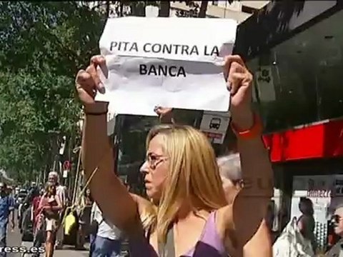 Indignados de Barcelona en contra de la banca