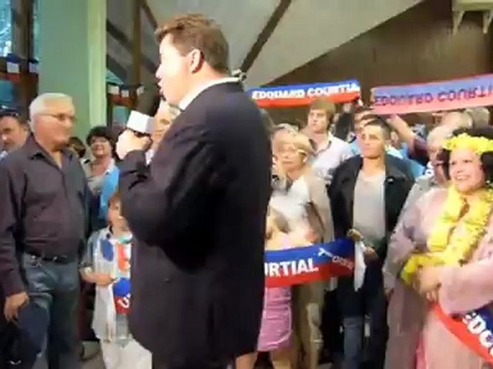 Edouard Courtial fête sa victoire avec ses partisans