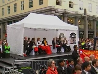 Suu Kyi greets crowds in Norway