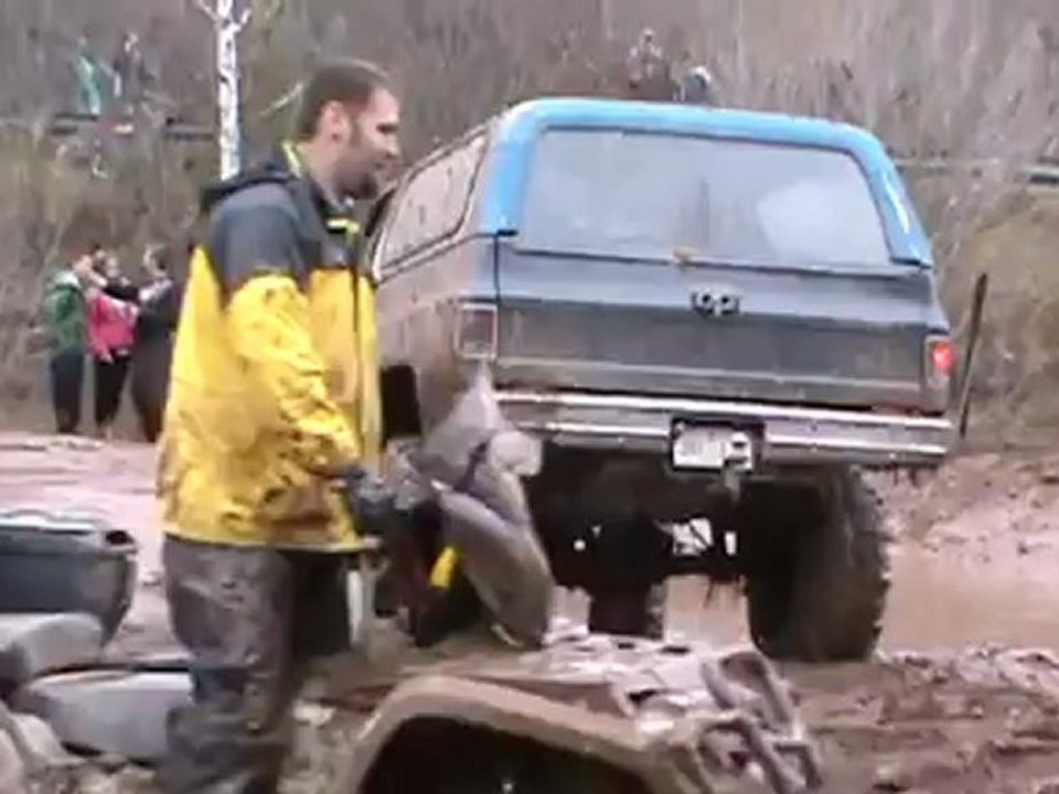 Ambulance & Mud Bogging Pollett River Run 2011 video Dailymotion