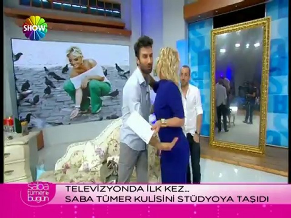 Saba Tümer'in canlı yayından önceki son hazırlıkları