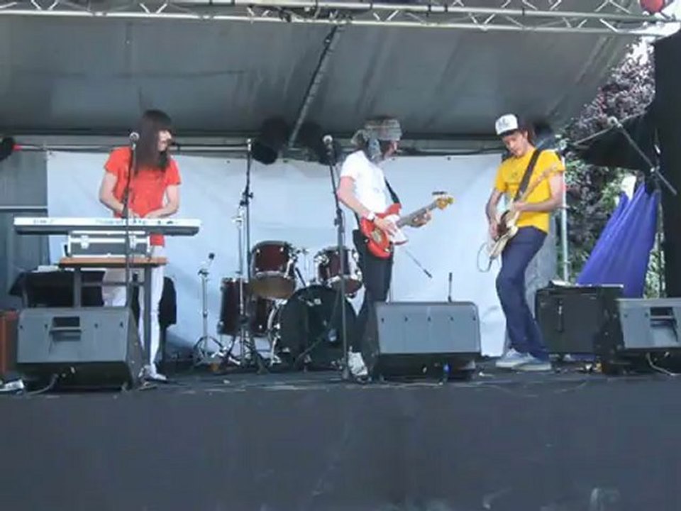 The Yolks - Bossy Lady (extrait) (live sur la Plage de Glazart')