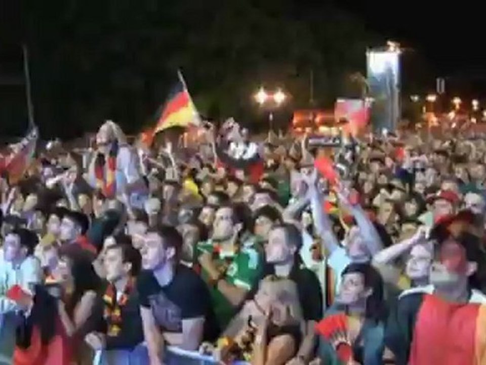 Deutsche Fans feiern in Lemberg