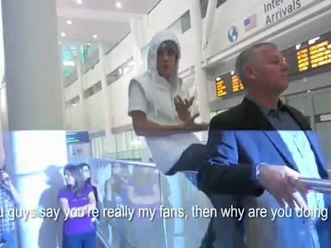Justin Bieber Gets Bothered by Fans While at Airport