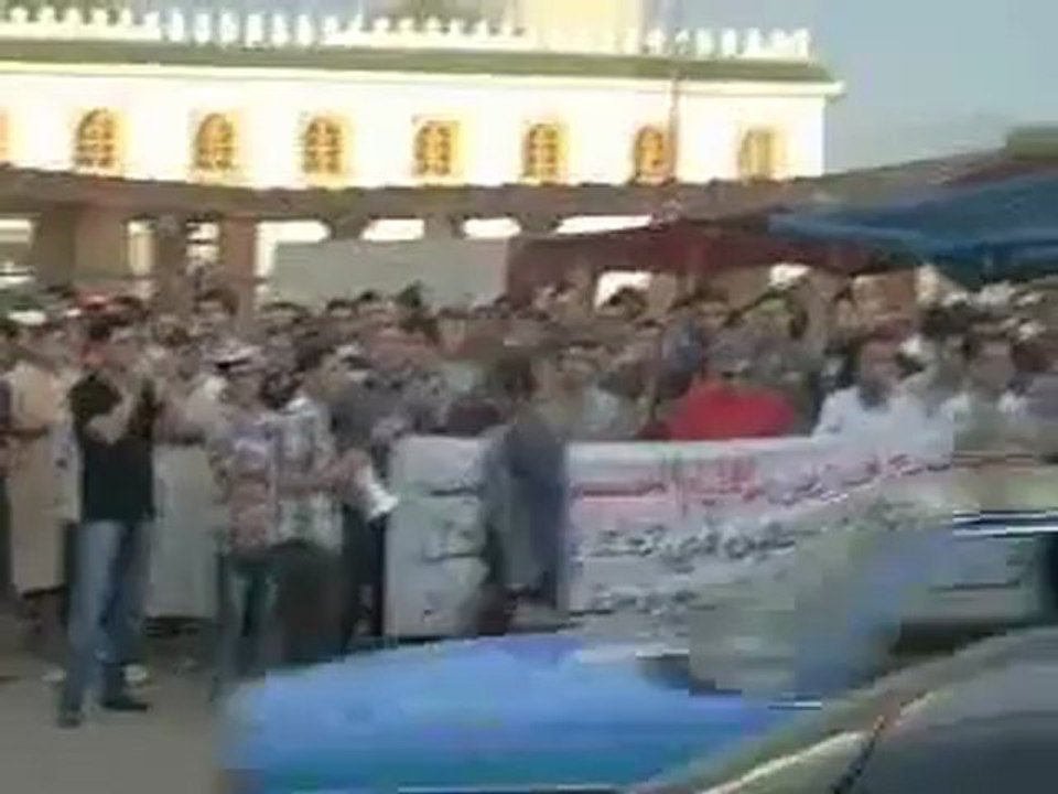 كاميرا البوليس للتخويف وكاميرا الصحافة لكشف الحقيقة - YouTube