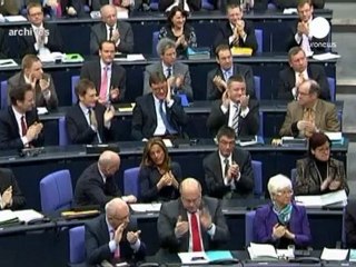 Grecia: Angela Merkel no da su brazo a torcer