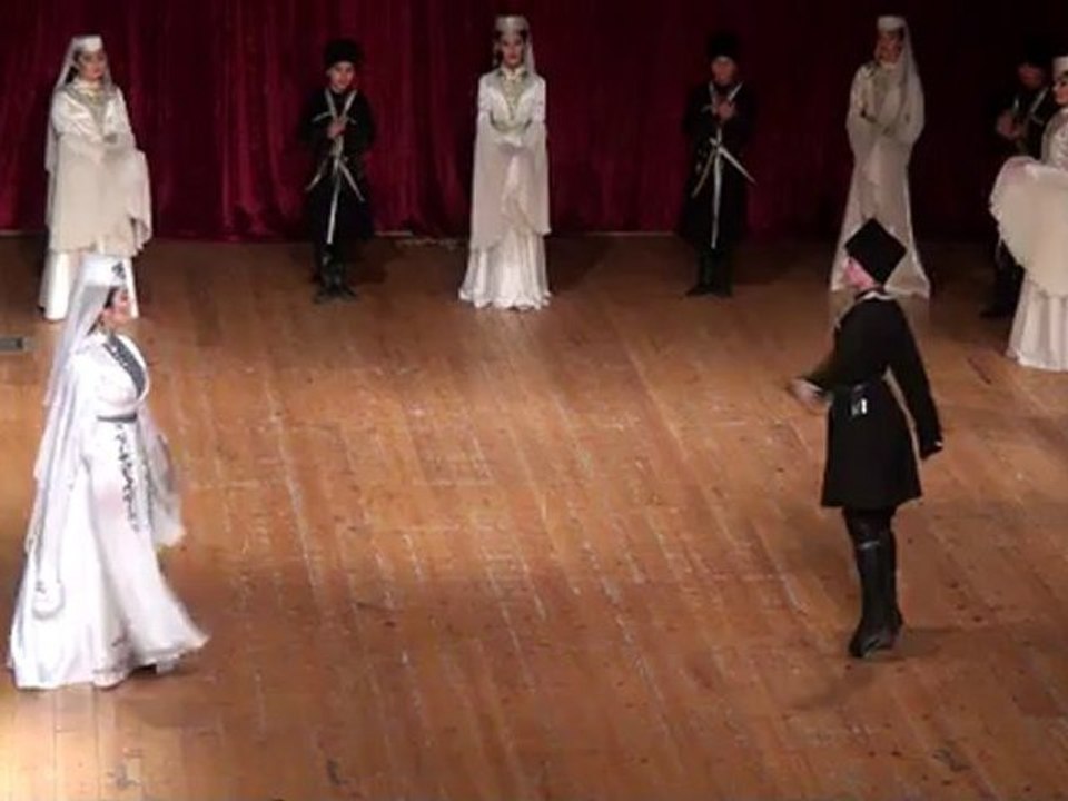 İSTANBUL KAFKAS KÜLTÜR DERNEĞİ "MAFE ÇERKES HALK DANSLARI TOPLULUĞU" SİMD DANSI