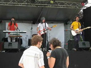 The Yolks - Stop Working (live sur la Plage de Glazart')