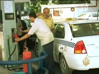 سائق غير راض عن الأوضاع بمصر