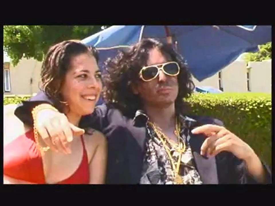 אתם לא תאמינו מה הוא עושה לבחורה הזאת -פשוט מטורף