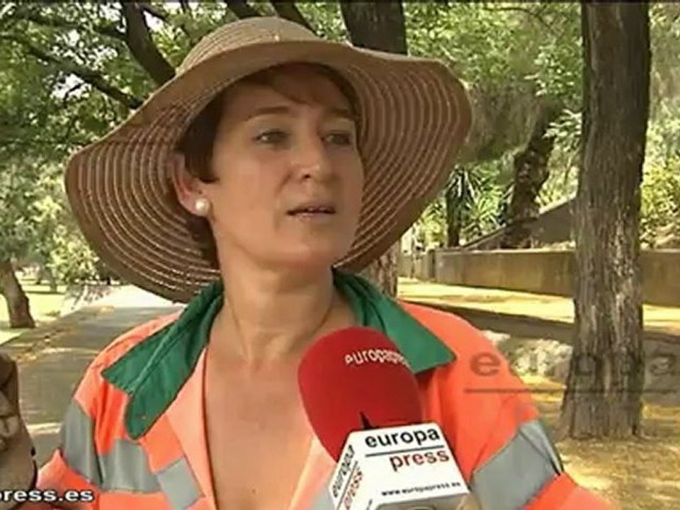 Los sevillanos, en alerta naranja por altas temperaturas