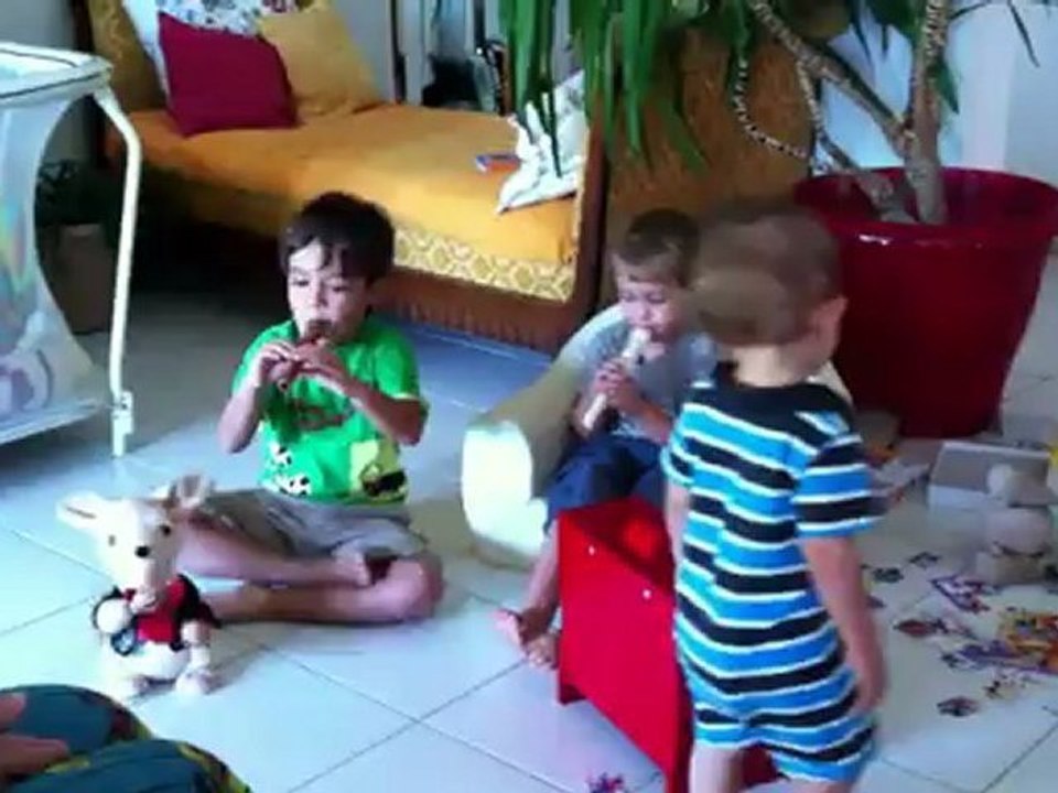 LES 3 B et la souris chantent la Bamba