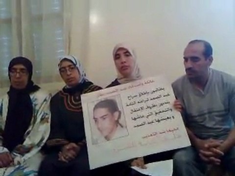 أم عبد الصمد بطار تهدد بحرق نفسها في حالة وفاة ابنها