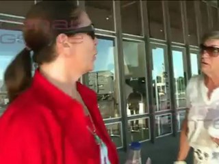 Isabel Pantoja, cada dia más delgada, aterriza en Barcelona