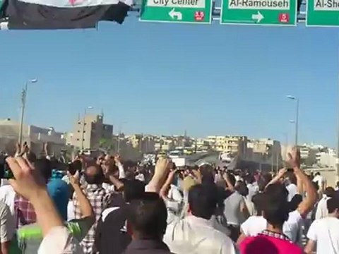 Syria فري برس حلب تعليق علم الثورة في تشييع الشهيد احمد وضاح ستر 19 6 2012 Aleppo